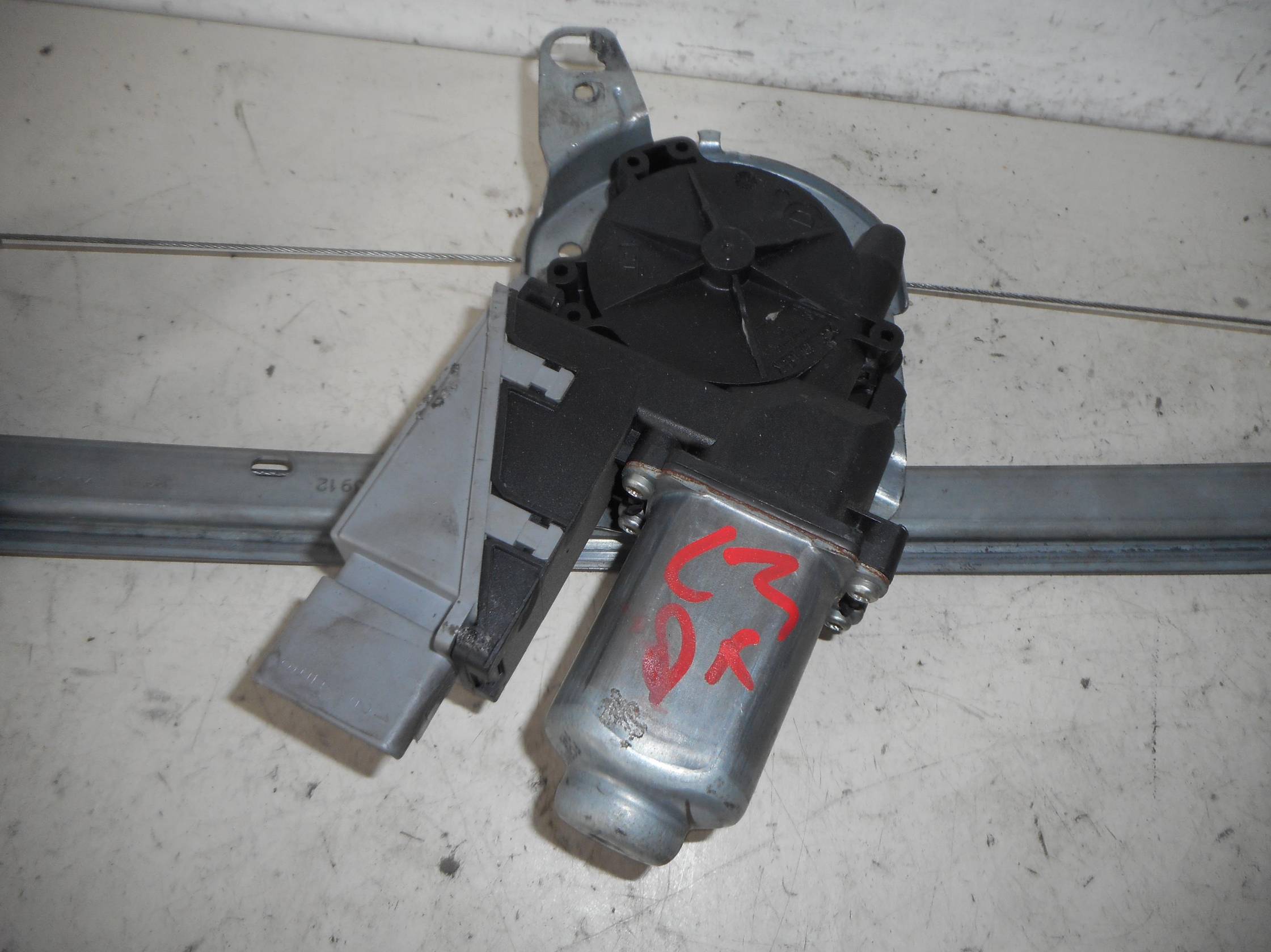 Alzacristallo elettr. porta ant. dx.